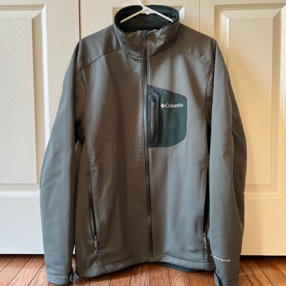 Mens soft shell Columbia jacket - Size Large